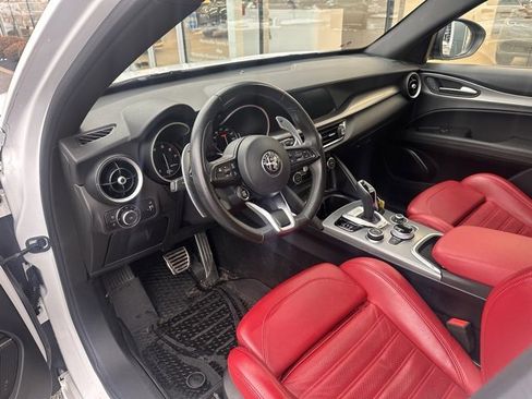 Used 2022 Alfa Romeo Stelvio Veloce image 11