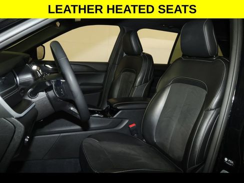 Used 2023 Jeep Grand Cherokee Altitude AWD/4WD image 4