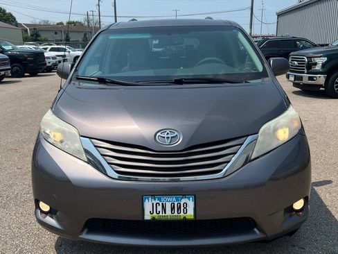 Used 2012 Toyota Sienna XLE AWD/4WD image 2