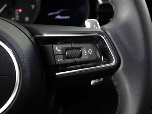 Used 2025 Porsche Macan image 15