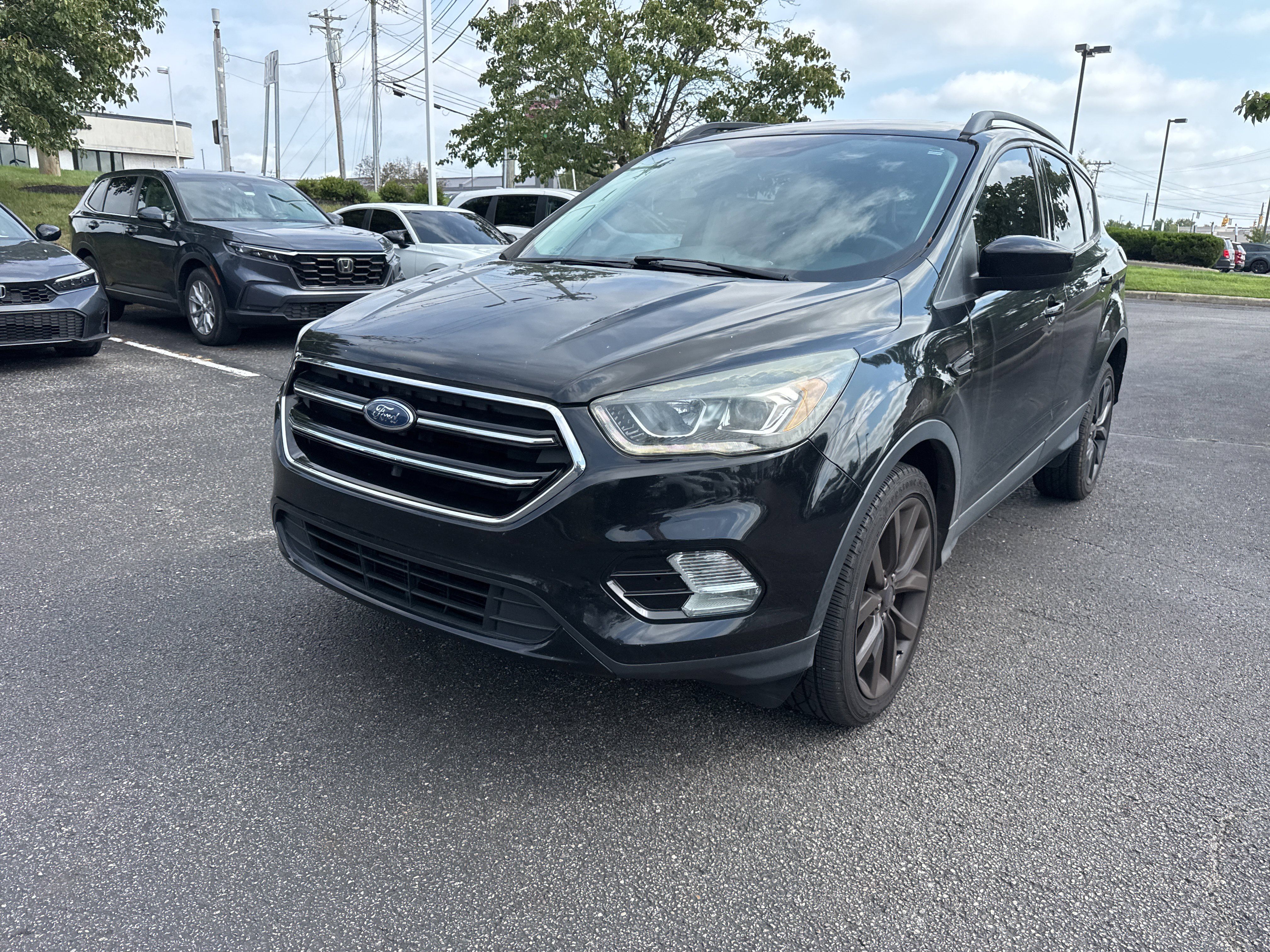 Used 2017 Ford Escape SE w/ SE Sport Appearance Package AWD/4WD image 9