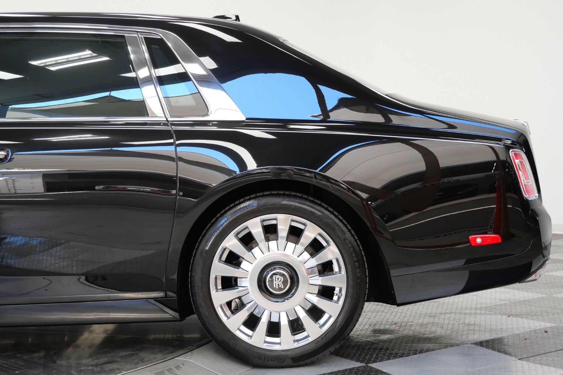Used 2019 Rolls-Royce Phantom Sedan RWD image 55