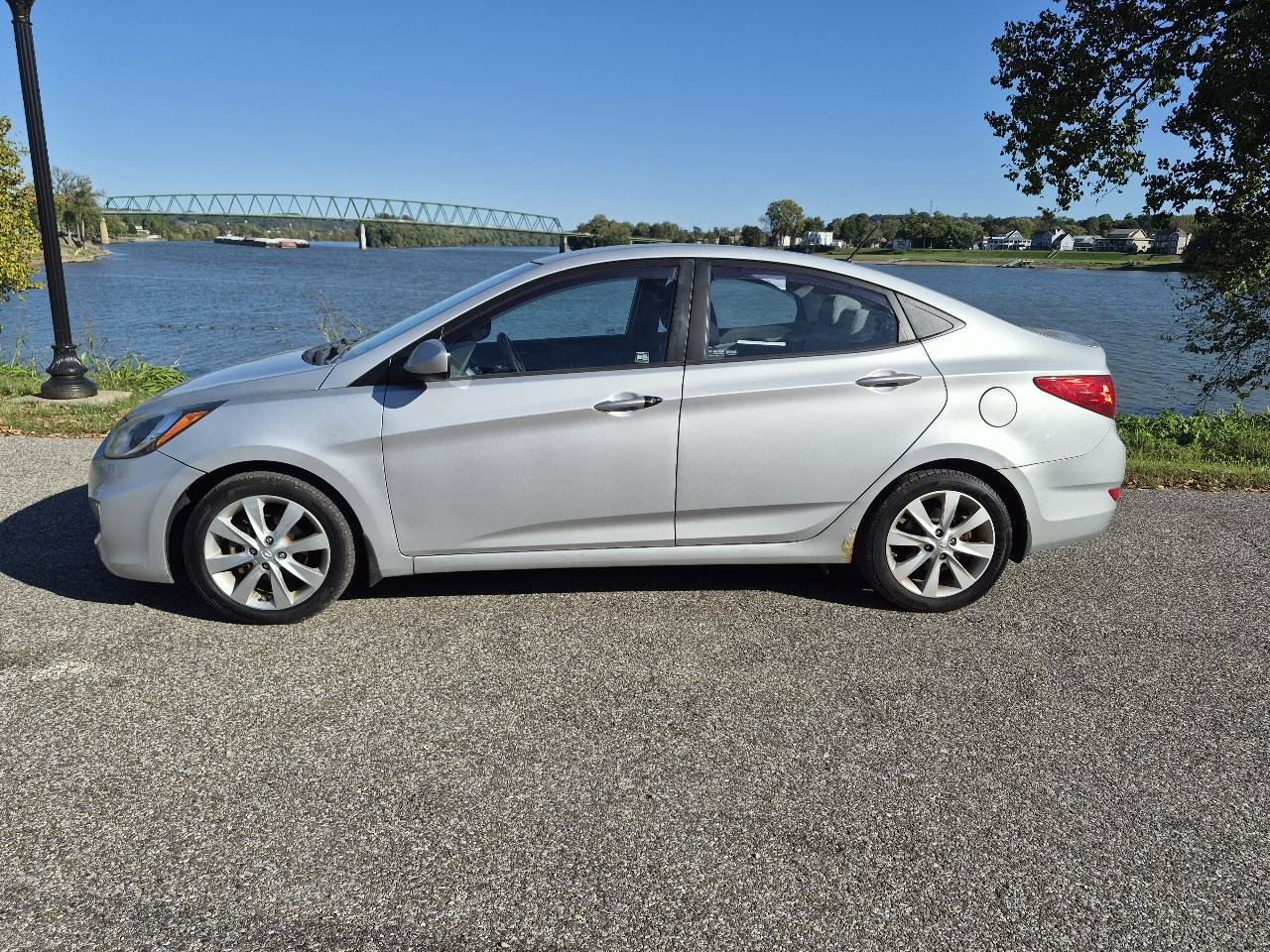 Used 2013 Hyundai Accent GLS w/ Premium Pkg FWD image 2