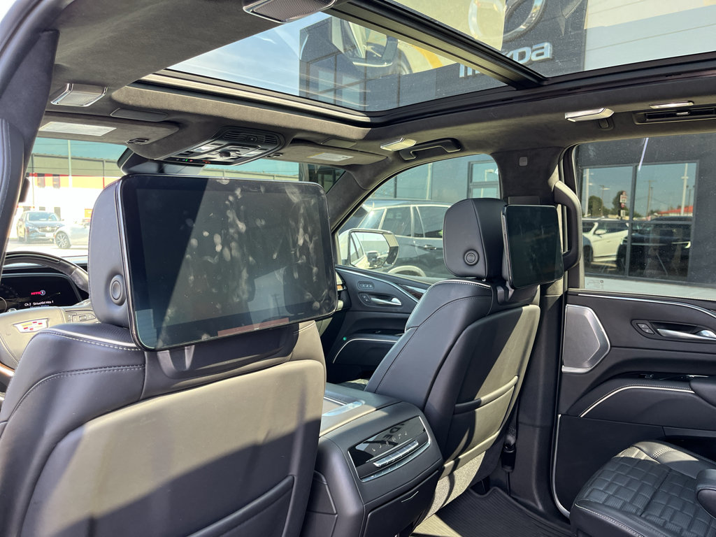 Used 2021 Cadillac Escalade Sport Platinum w/ LPO, ONYX Package AWD/4WD image 39