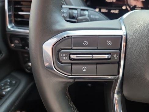 Used 2025 GMC Yukon Denali AWD/4WD image 12