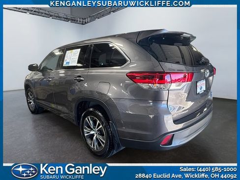 Used 2017 Toyota Highlander Plus AWD/4WD image 2