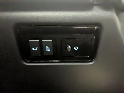 Used 2020 Jaguar F-PACE Checkered Flag image 22