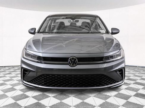 Used 2026 Volkswagen Jetta SE FWD image 8