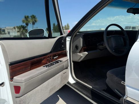 Used 1999 Buick Le Sabre Custom w/ Headliner Lighting Pkg FWD image 36