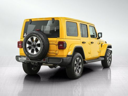 Used 2019 Jeep Wrangler Unlimited Sahara w/ Dual Top Group AWD/4WD image 5