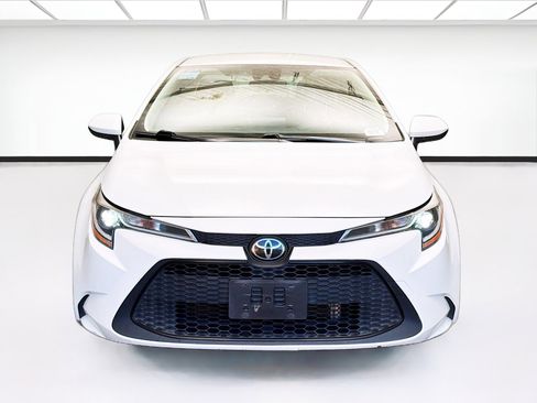 Used 2022 Toyota Corolla LE image 2