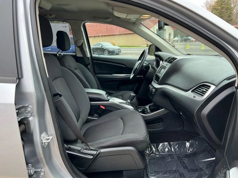 Used 2018 Dodge Journey SE w/ Popular Equipment Group FWD image 19