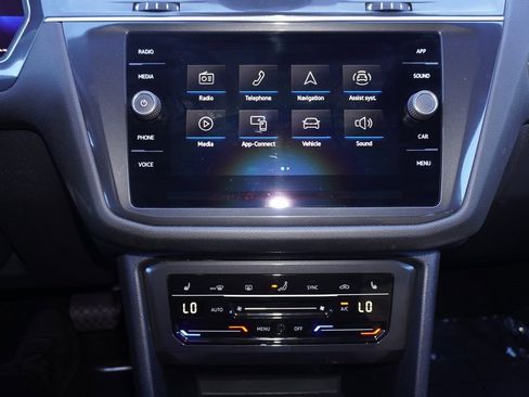 Used 2023 Volkswagen Tiguan SE image 19