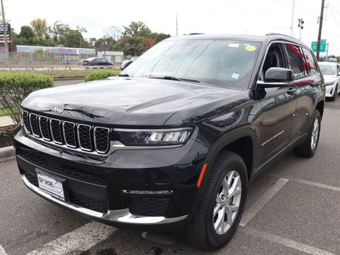 Used 2022 Jeep Grand Cherokee L Limited AWD/4WD image 9