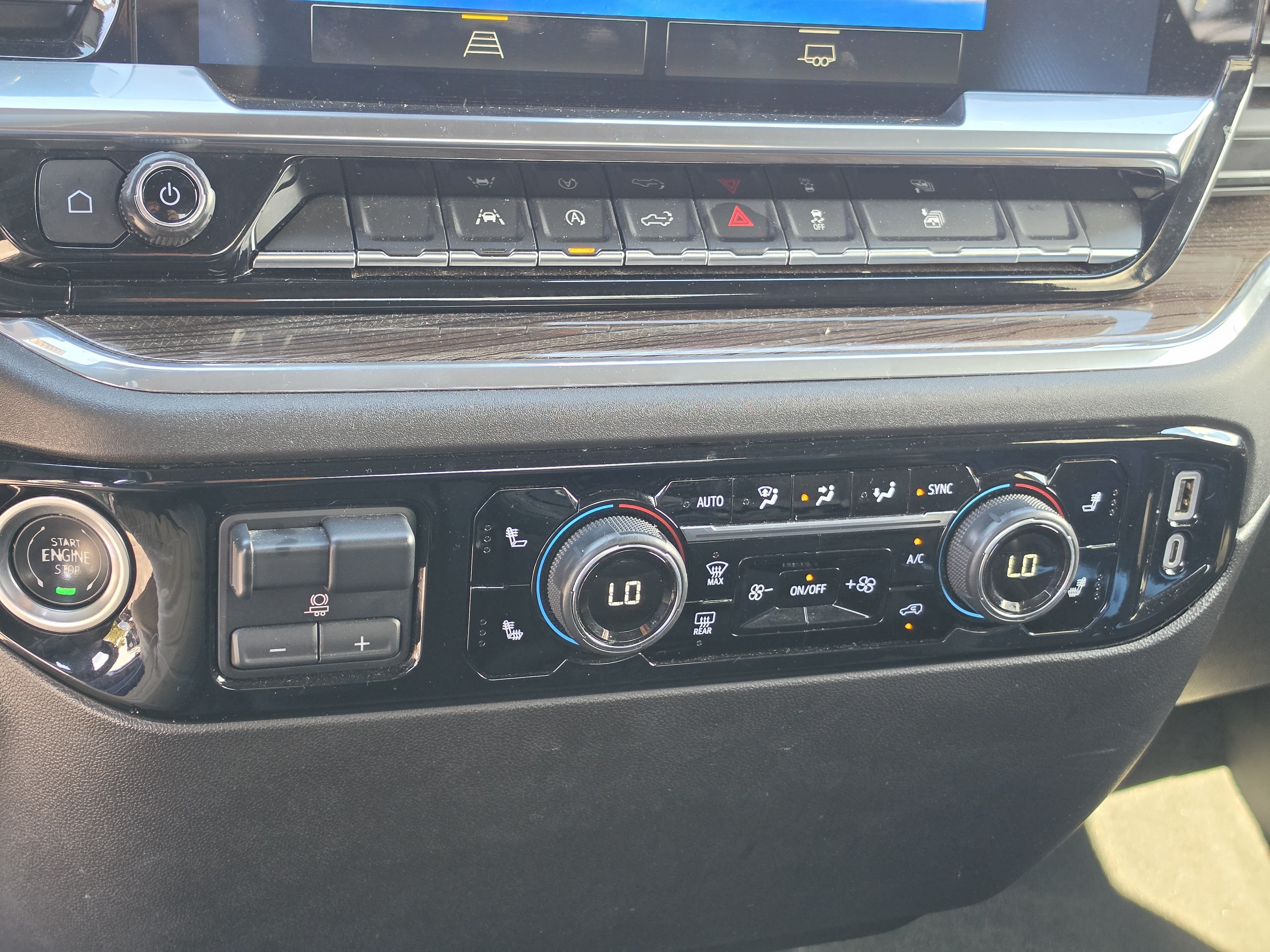 Certified 2025 Chevrolet Silverado 1500 LT AWD/4WD image 26