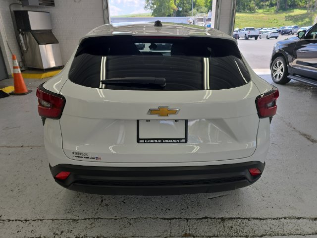 Used 2025 Chevrolet Trax LS FWD image 4