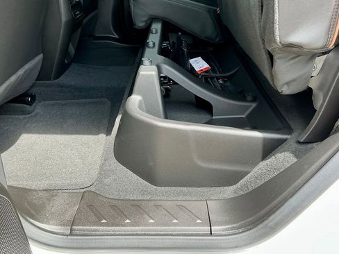 Used 2024 GMC Canyon AT4 w/ Technology Package AWD/4WD image 27