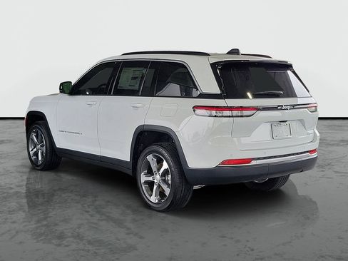 New 2026 Jeep Grand Cherokee Limited RWD image 3