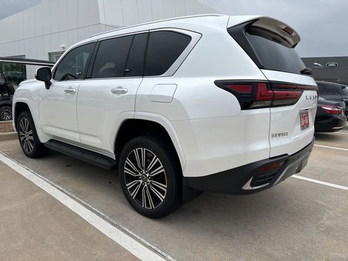 Used 2024 Lexus LX 600 4WD w/ Luxury Package image 4