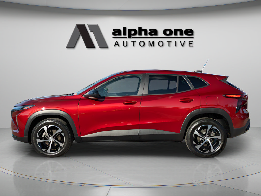 Used 2025 Chevrolet Trax RS FWD image 11