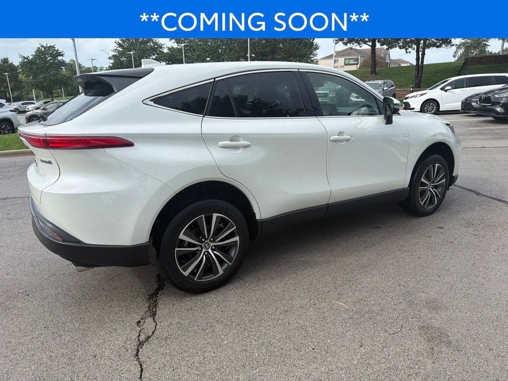 Used 2022 Toyota Venza LE AWD/4WD image 6