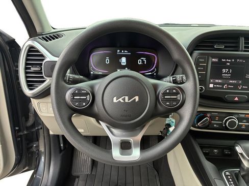 Used 2023 Kia Soul LX FWD image 12