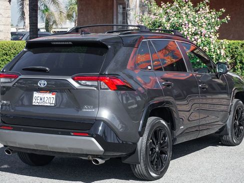 Used 2023 Toyota RAV4 XSE AWD/4WD image 12