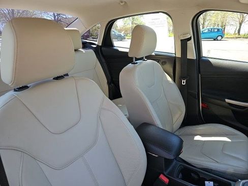 Used 2015 Ford Focus Titanium image 12