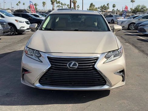 Used 2016 Lexus ES 350 w/ Luxury Package w/Wood Trim FWD image 13