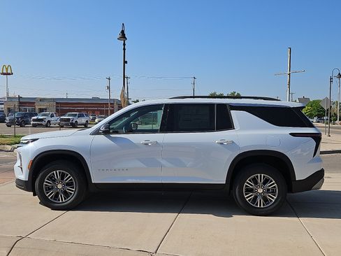 New 2026 Chevrolet Traverse LT w/ Driver Confidence Package FWD image 2