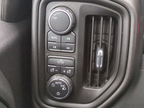 Used 2022 Chevrolet Silverado 1500 Custom Trail Boss image 26