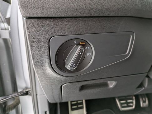 Used 2023 Volkswagen Tiguan SE R-Line image 16