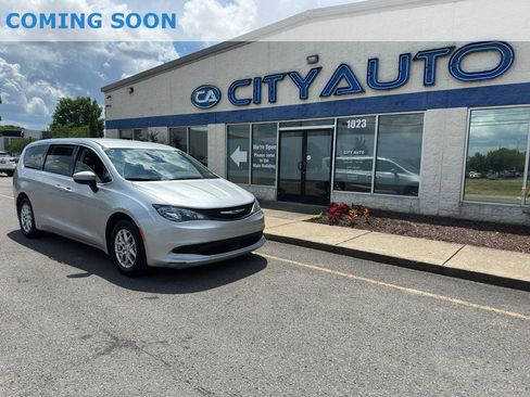 Used 2023 Chrysler Voyager LX FWD image 1