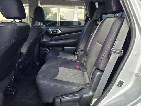 Used 2019 Nissan Pathfinder SV image 12