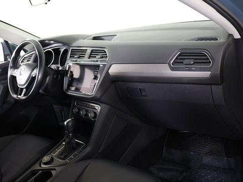 Used 2019 Volkswagen Tiguan SE w/ Panoramic Sunroof Package image 28