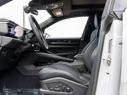 New 2025 Porsche Macan Electric image 27