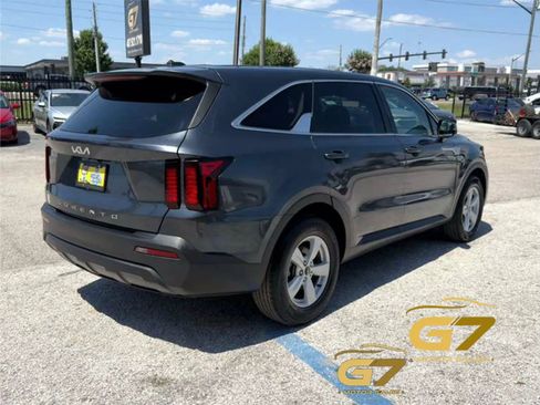Used 2022 Kia Sorento LX FWD image 7