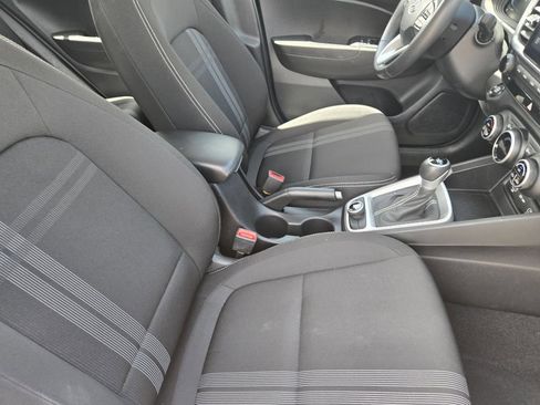 Used 2025 Hyundai Venue SEL FWD image 19