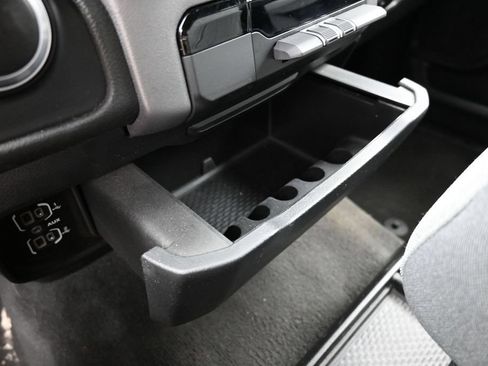 Used 2022 RAM 1500 Big Horn AWD/4WD image 16