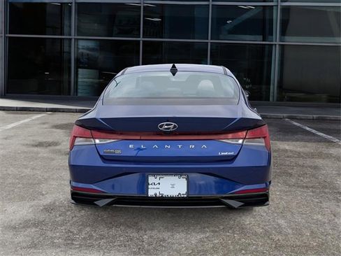 Used 2023 Hyundai Elantra Limited image 6