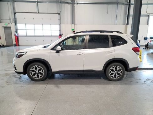 Used 2021 Subaru Forester Premium AWD/4WD image 4