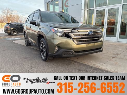 Used 2025 Subaru Forester Premium image 1