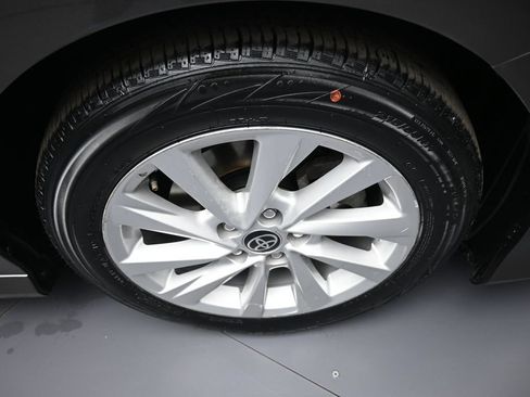 Used 2021 Toyota Camry LE AWD/4WD image 13