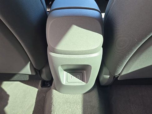 Used 2025 Hyundai Elantra Sport FWD image 38