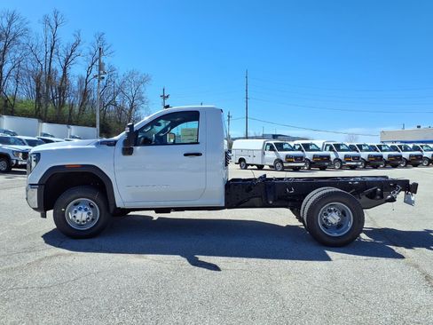 New 2026 GMC Sierra 3500 Pro w/ Snow Plow Prep Package image 21