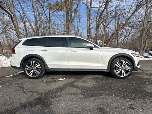 Certified 2025 Volvo V60 B5 Cross Country Plus image 10