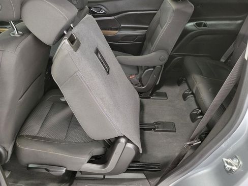 Used 2023 GMC Acadia SLE w/ Driver Convenience Package image 25