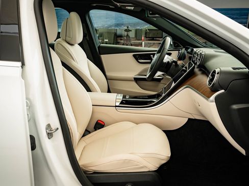 Used 2024 Mercedes-Benz C 300 4MATIC Sedan image 23