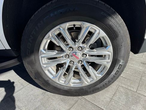 Used 2023 GMC Yukon SLT w/ SLT Luxury Package image 4