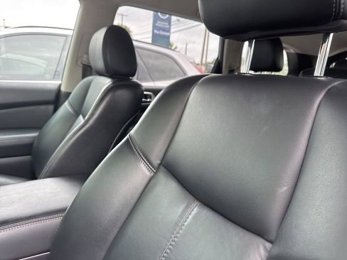 Used 2017 Nissan Pathfinder SL w/ SL Tech Package FWD image 5